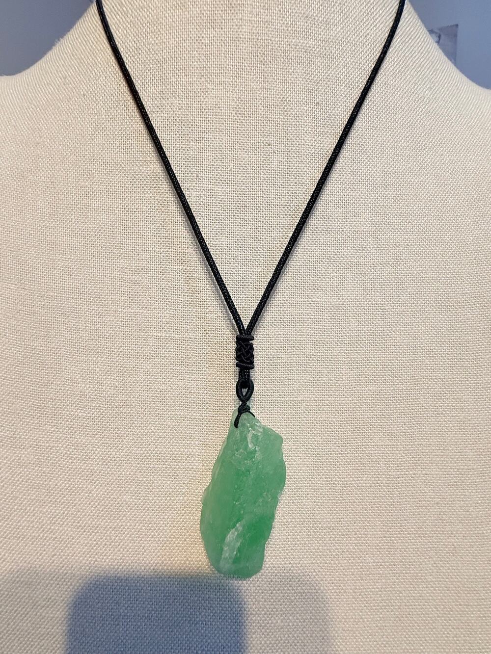 Vintage Genuine Green Stone Pendant Necklace 28”